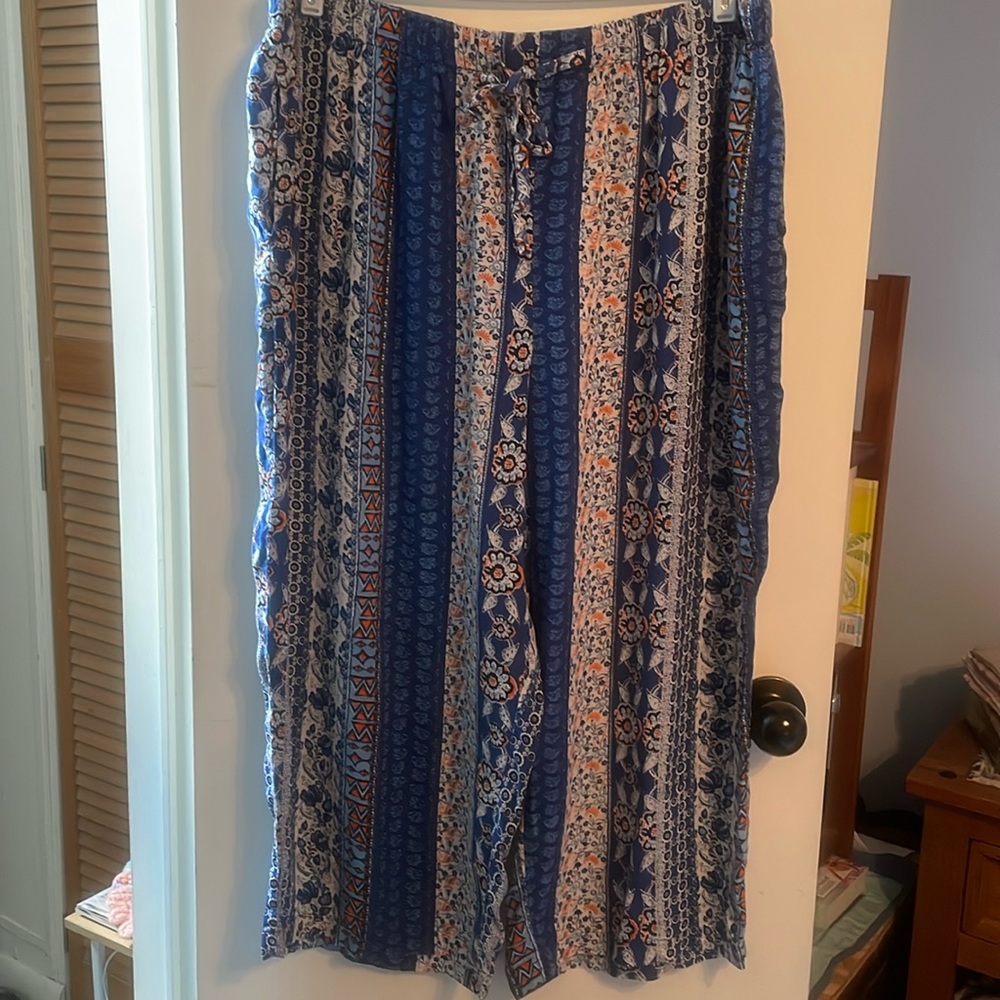 Women’s print capris